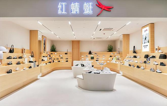 市值从200亿暴跌10倍“一代鞋王”跌落神坛j9九游会俱乐部登录入口中产不爱穷鬼不穿！(图9)