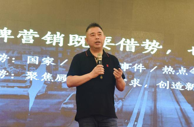 市值从200亿暴跌10倍“一代鞋王”跌落神坛j9九游会俱乐部登录入口中产不爱穷鬼不穿！(图4)