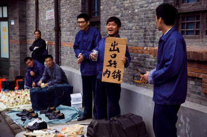 市值从200亿暴跌10倍“一代鞋王”跌落神坛j9九游会俱乐部登录入口中产不爱穷鬼不穿！(图15)