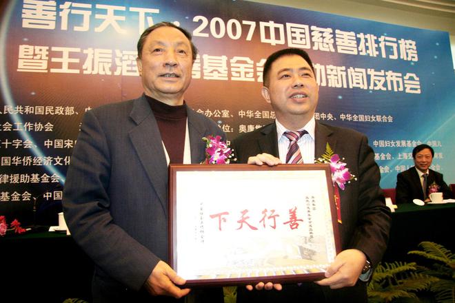 市值从200亿暴跌10倍“一代鞋王”跌落神坛j9九游会俱乐部登录入口中产不爱穷鬼不穿！(图7)