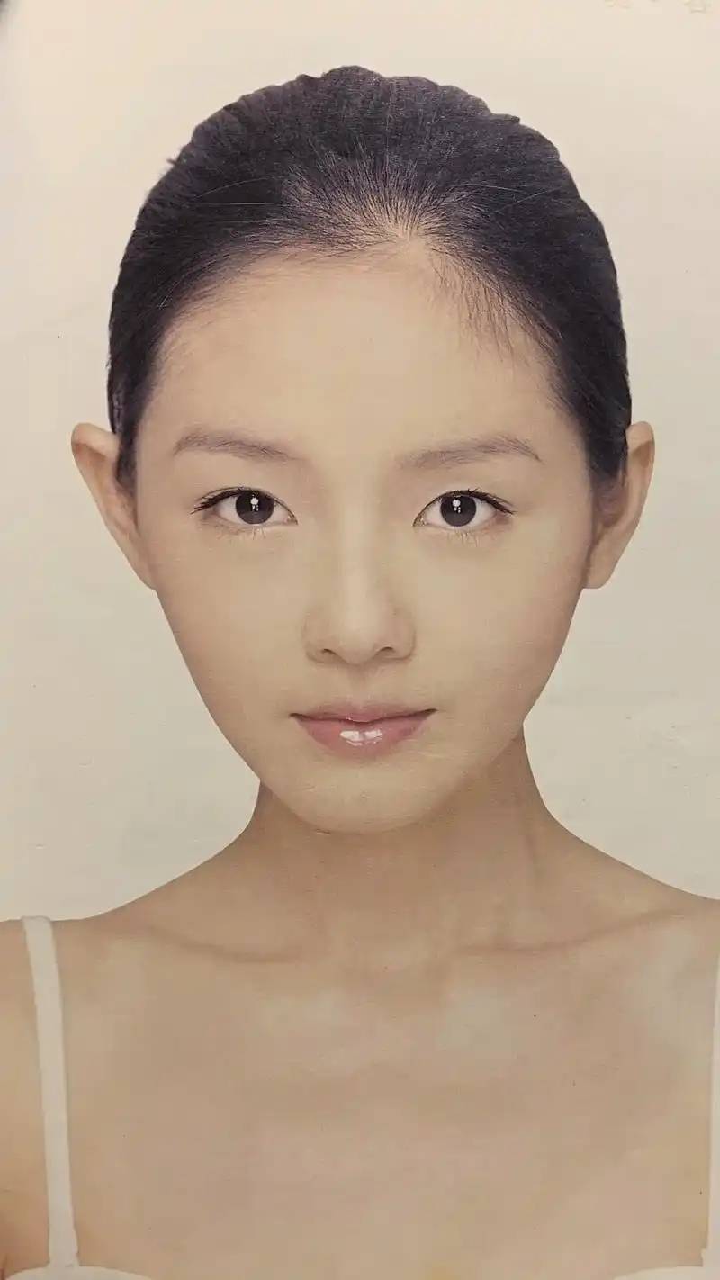 衣和凉鞋出门衣着单薄惹人心疼j9国际大S儿子首露面穿睡(图10)