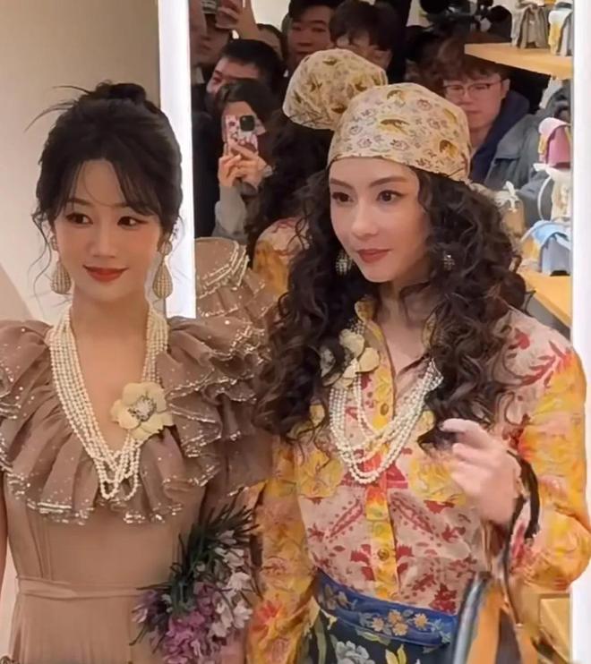 天奴张柏芝穿厚底鞋生怕败给两小花九游会张柏芝杨紫徐艺洋亮相华伦(图24)